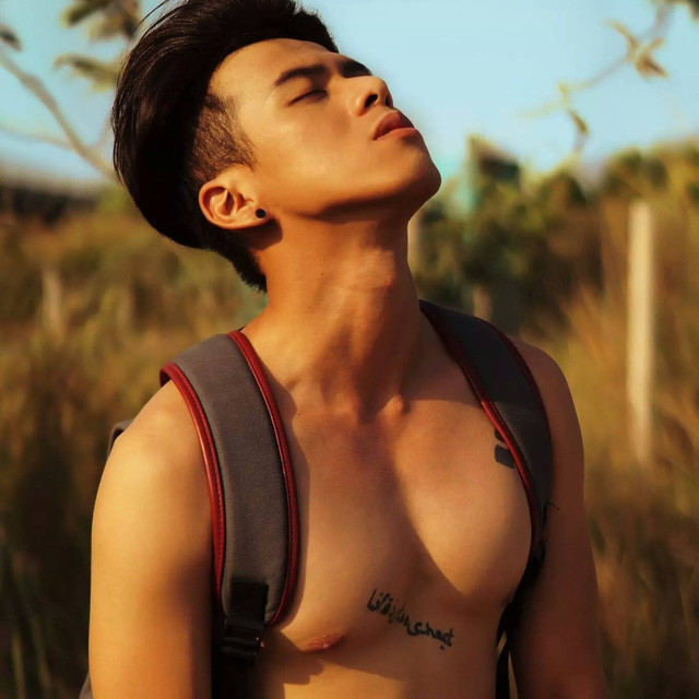 Tiết lộ chuyện bị “gạ tình” của mẫu nam chuyên chụp ảnh nude ảnh 3 Khi nhớ về những lần bị gạ gẫm, Vũ không khỏi cảm thấy chua chát và xót xa cho nghề mình theo đuổi.