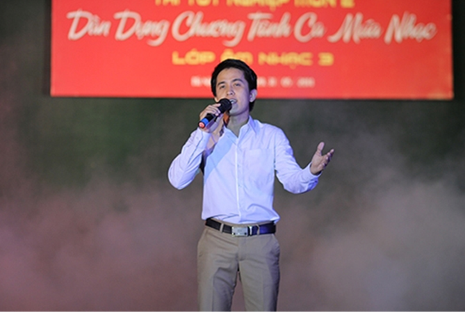 Mai Trần Lâm trong một buổi biểu diễn