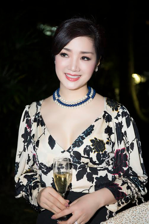 Hình ảnh: Hoa hậu Giáng My sang trọng trong đêm tiệc ở Lãnh sự quán Pháp số 2