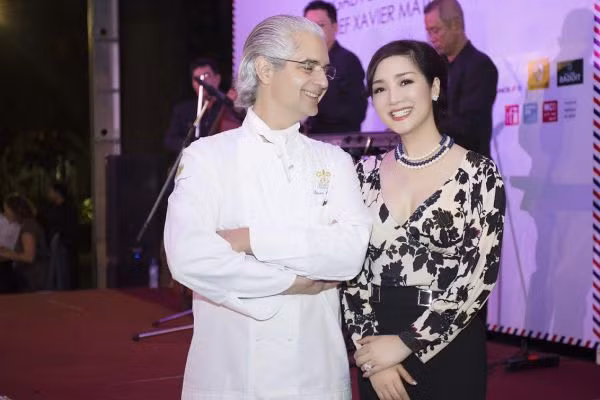 Hình ảnh: Hoa hậu Giáng My sang trọng trong đêm tiệc ở Lãnh sự quán Pháp số 9