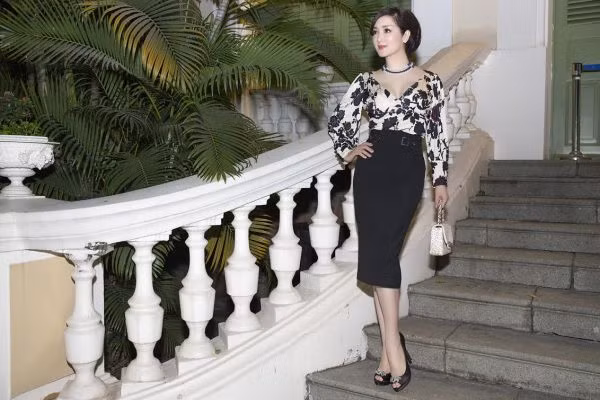 Hình ảnh: Hoa hậu Giáng My sang trọng trong đêm tiệc ở Lãnh sự quán Pháp số 3