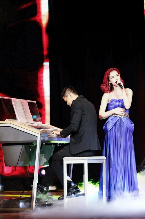 Quỳnh Chi “quậy tưng” sau úp mở ly thân ảnh 6 Quỳnh Chi