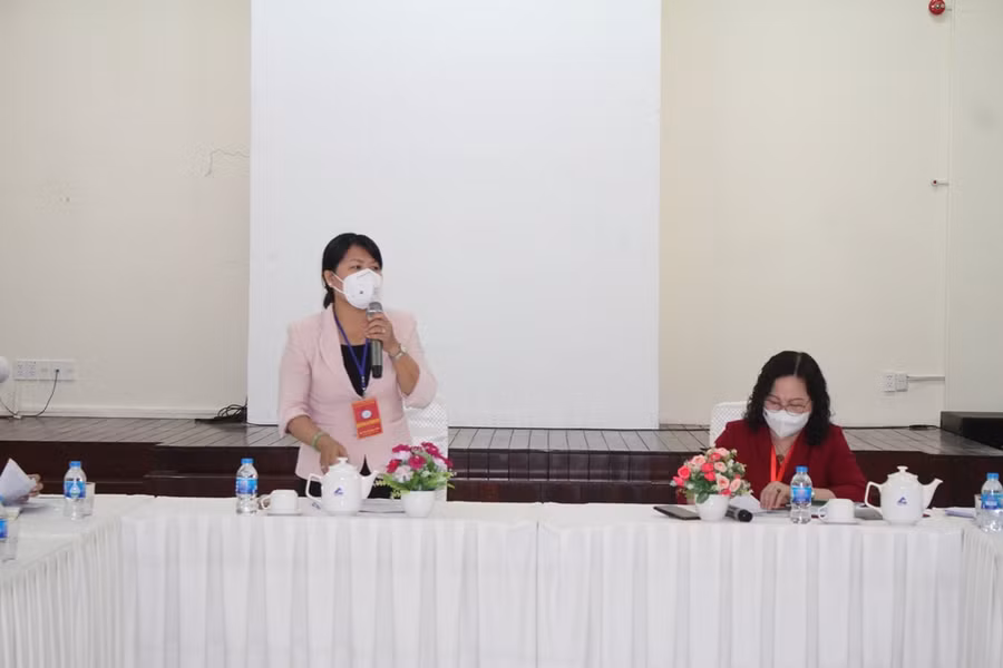 Bà Trần Thị Ngọc Diễm, Giám đốc Sở GD&amp;ĐT tỉnh An Giang báo cáo công tác thi tại tỉnh.