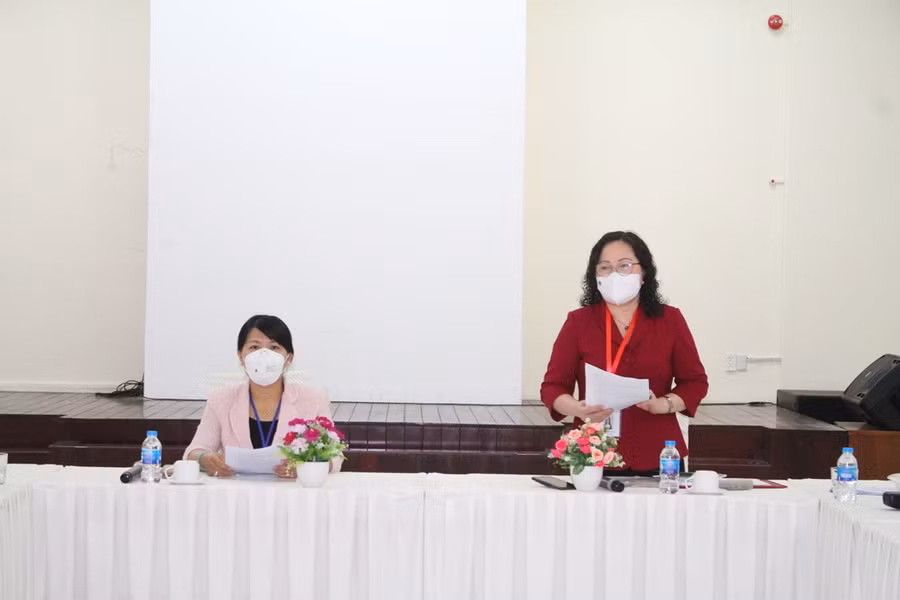 Thứ trưởng Ngô Thị Minh phát biểu tại buổi làm việc với BCĐ thi tỉnh An Giang.