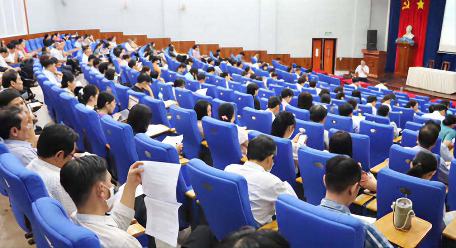 Viên chức và người lao động tham dự tập huấn. Viên chức và người lao động tham dự tập huấn.