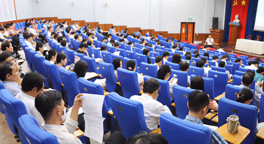 Viên chức và người lao động tham dự tập huấn.