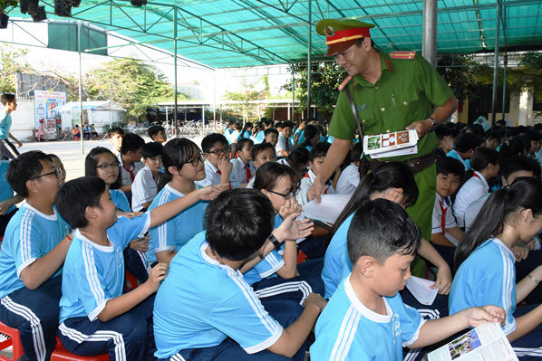 Tình trạng bạo lực học đường: Nhà trường còn buông lỏng quản lý