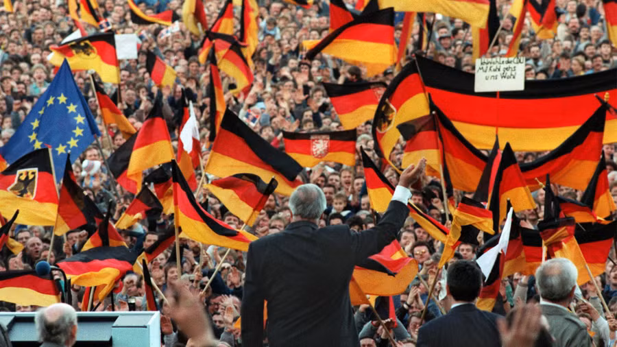 Nước Đức tưng bừng ngày thống nhất. Ảnh: PBS