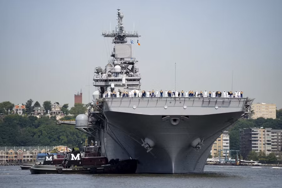 Tàu tấn công đổ bộ USS Wasp.