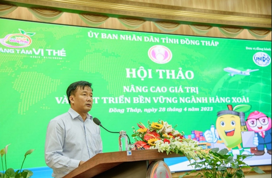 Đại diện lãnh đạo UBND tỉnh Đồng Tháp phát biểu tại hội thảo.