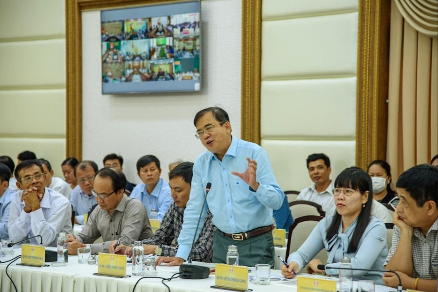 Đại biểu dự hội thảo trao đổi ý kiến và giải pháp nâng cao giá trị và phát triển bền vững ngành hàng xoài Đồng Tháp.