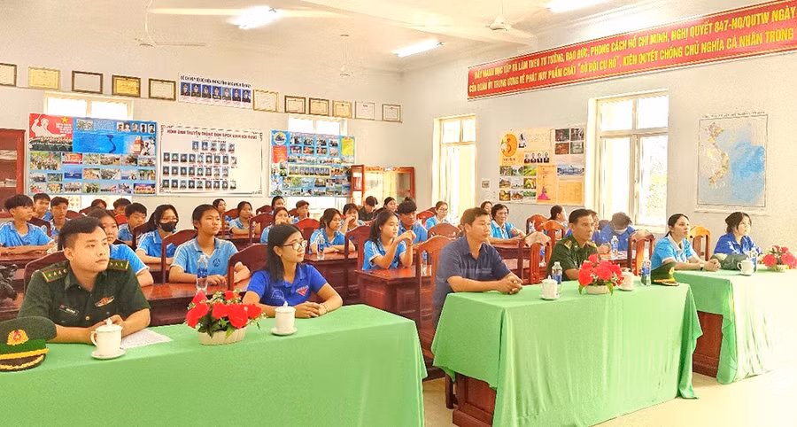 Chương trình "Tiết học biên cương" do Đồn Biên phòng Cửa khẩu Vĩnh Hội Đông (huyện An Phú, tỉnh An Giang) tổ chức.