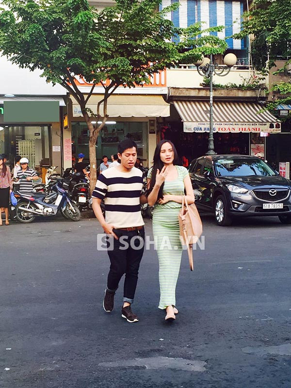 Hoa hậu Diễm Hương bất ngờ lộ diện sau 2 tuần sinh con