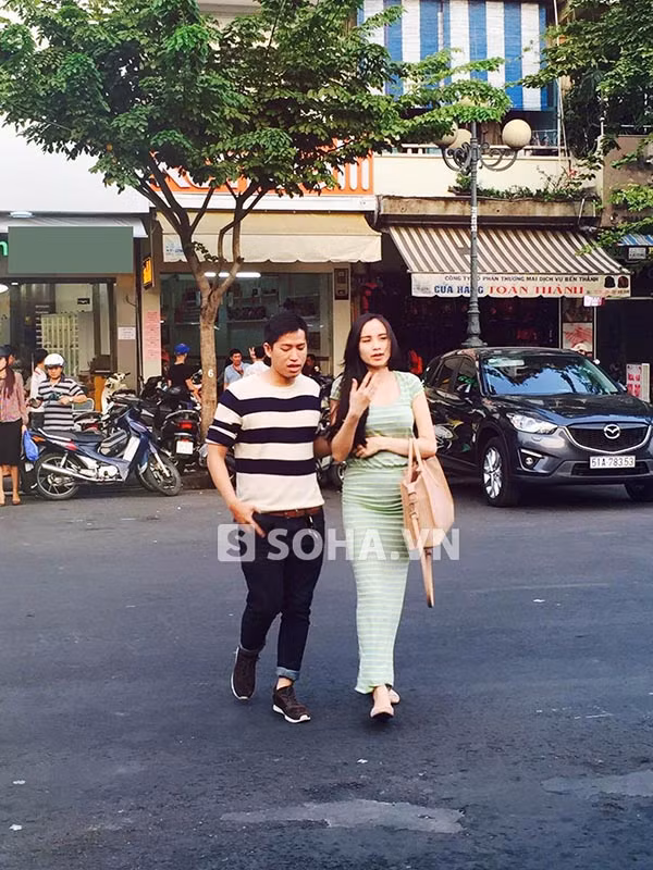 Hoa hậu Diễm Hương bất ngờ lộ diện sau 2 tuần sinh con