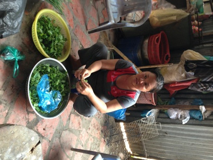 Chị Hiếu vẫn còn chưa hết bàng hoàng khi em trai út của mình bị bắt.