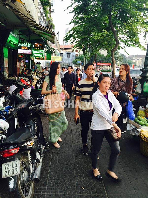 Hoa hậu Diễm Hương bất ngờ lộ diện sau 2 tuần sinh con