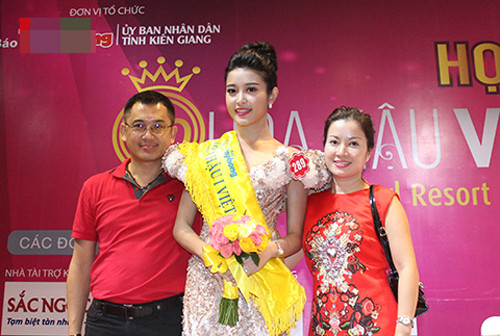 Cận cảnh nhan sắc không kém gì con gái của mẹ Á hậu Huyền My