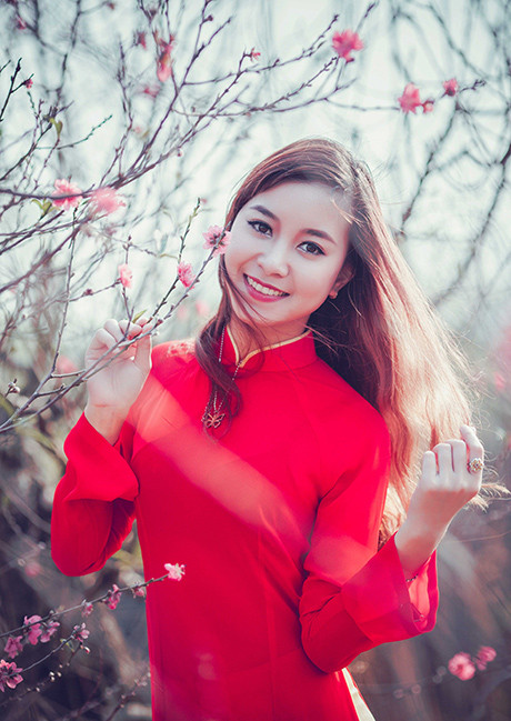 Ngắm vẻ đẹp rạng rỡ của thiếu nữ Hà Nội cùng đào xuân ảnh 2 Cô nàng đam mê ca hát và ước mơ trở thành một ca sĩ.