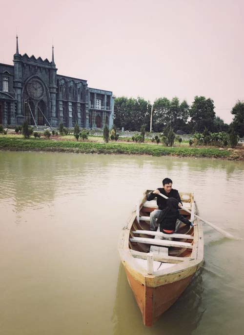 Cường Đô la và Subeo thích thú chèo thuyền ở Hà Nội ảnh 5 Cường Đô la và Subeo thích thú chèo thuyền ở Hà Nội - 5