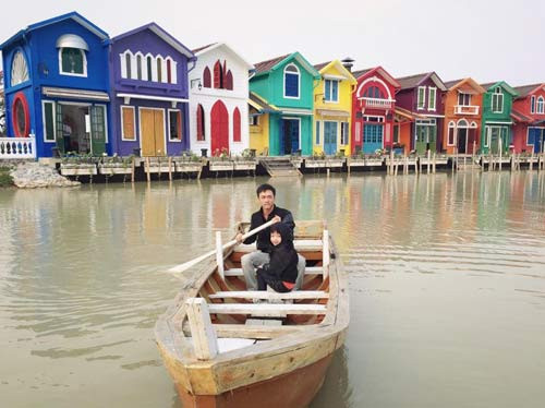 Cường Đô la và Subeo thích thú chèo thuyền ở Hà Nội ảnh 2 Cường Đô la và Subeo thích thú chèo thuyền ở Hà Nội - 2