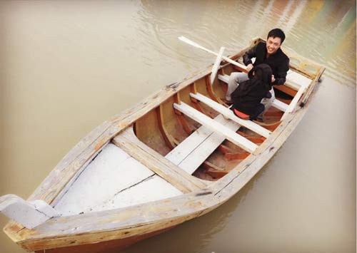 Cường Đô la và Subeo thích thú chèo thuyền ở Hà Nội ảnh 4 Cường Đô la và Subeo thích thú chèo thuyền ở Hà Nội - 4