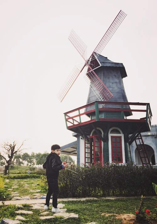 Cường Đô la và Subeo thích thú chèo thuyền ở Hà Nội ảnh 9 Cường Đô la và Subeo thích thú chèo thuyền ở Hà Nội - 9