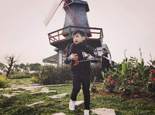 Cường Đô la và Subeo thích thú chèo thuyền ở Hà Nội ảnh 10 Cường Đô la và Subeo thích thú chèo thuyền ở Hà Nội - 10