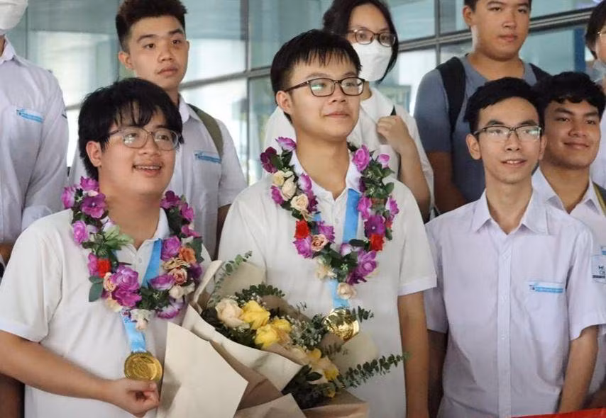 Các thành viên đội tuyển Oympic Toán học quốc tế.