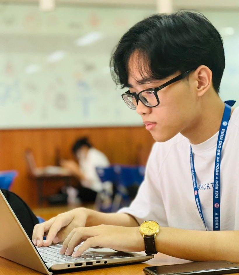 Nguyễn Phúc Lâm trong một giờ học trên giảng đường Trường ĐH Y Dược TPHCM. Nguyễn Phúc Lâm trong một giờ học trên giảng đường Trường ĐH Y Dược TPHCM.