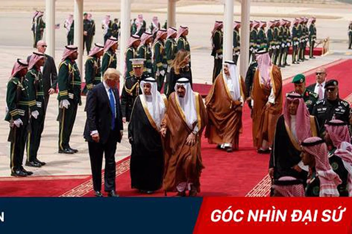 Chuyến công du nước ngoài đầu tiên của ông Trump: Không chỉ khác mà còn lạ