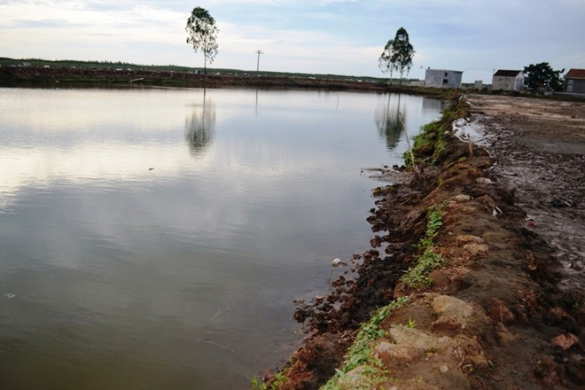 Sẩy chân xuống hồ tôm, 2 anh em họ tử vong - Ảnh 1