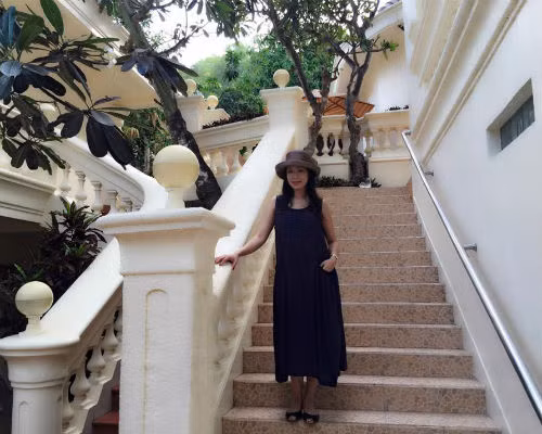 Á hậu, diễn viên Kim Chi khoe bụng bầu 6 tháng bên gia đình