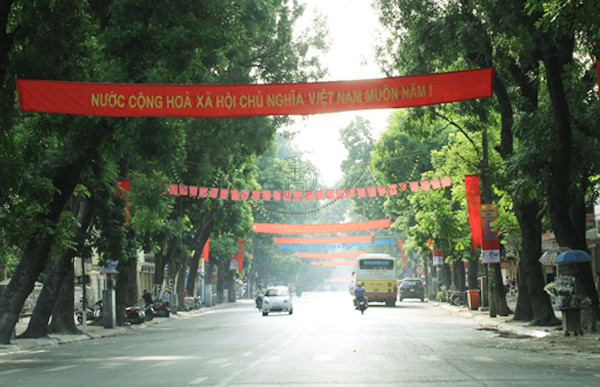 Những hàng cây tuyệt đẹp ở Hà Nội sắp chỉ còn trong ký ức? ảnh 10 cay-4-ly-thuong-kiet-1685-1426759563.jpg