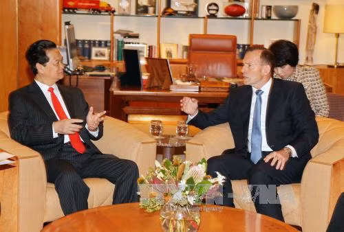 Ngày 18/3, tại Nhà Quốc hội ở Thủ đô Canberra, Thủ tướng Nguyễn Tấn Dũng hội đàm hẹp với Thủ tướng Australia Tony Abbott. Ảnh: Đức Tám – TTXVN