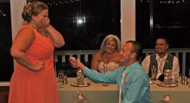 Bức ảnh cầu hôn bất ngờ hút 1,4 triệu lượt xem