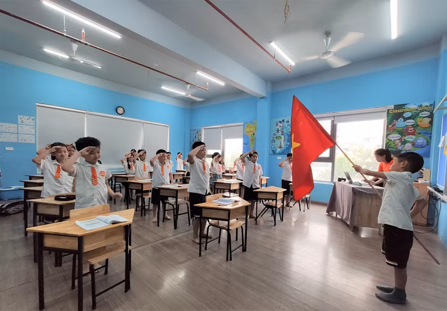 Trường Tiểu học – THCS Newton, Hoài Đức, Hà Nội đón học sinh trở lại học sau hơn 3 tháng nghỉ học phòng chống Covid-19.