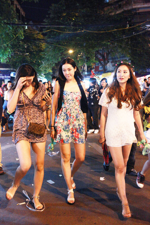 5 thiếu nữ chân dài xứ Hàn gây xôn xao phố Hàng Mã hình ảnh 5 5 thieu nu chan dai xu han gay xon xao pho hang ma hinh anh 5