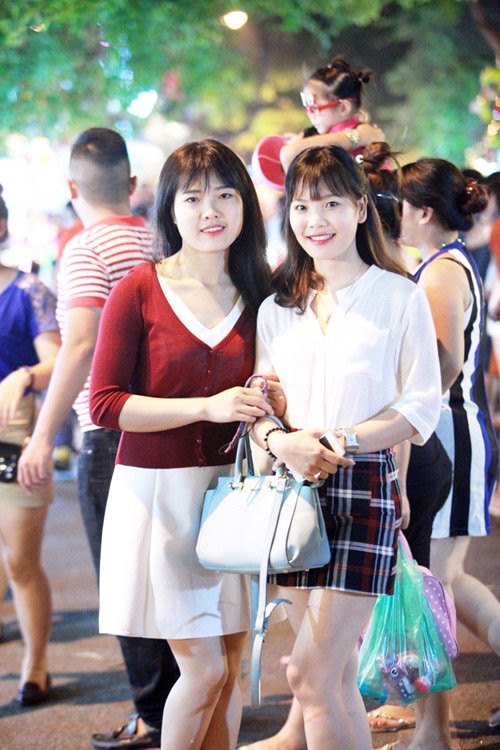 5 thiếu nữ chân dài xứ Hàn gây xôn xao phố Hàng Mã hình ảnh 8 5 thieu nu chan dai xu han gay xon xao pho hang ma hinh anh 8