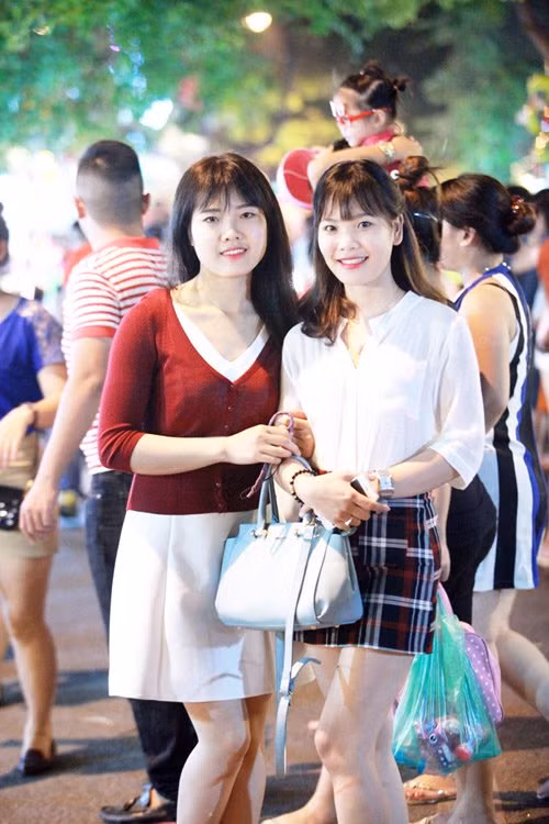 5 thieu nu chan dai xu han gay xon xao pho hang ma hinh anh 8