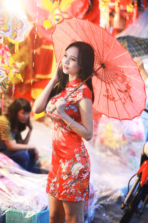 5 thieu nu chan dai xu han gay xon xao pho hang ma hinh anh 2