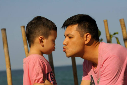 Tan chảy trước khoảnh khắc ngọt ngào của bố con sao Việt ảnh 4 Tan chảy trước khoảnh khắc ngọt ngào của bố con sao Việt ảnh 4