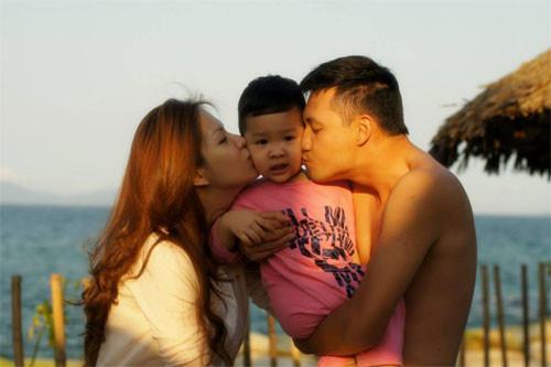 Tan chảy trước khoảnh khắc ngọt ngào của bố con sao Việt ảnh 3 Tan chảy trước khoảnh khắc ngọt ngào của bố con sao Việt ảnh 3