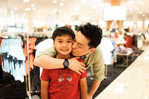 Tan chảy trước khoảnh khắc ngọt ngào của bố con sao Việt ảnh 13 Tan chảy trước khoảnh khắc ngọt ngào của bố con sao Việt ảnh 13