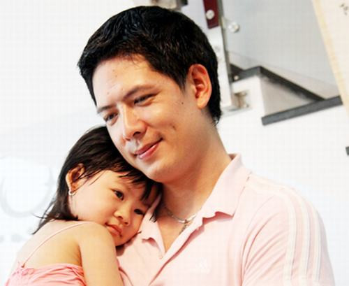 Tan chảy trước khoảnh khắc ngọt ngào của bố con sao Việt ảnh 9 Tan chảy trước khoảnh khắc ngọt ngào của bố con sao Việt ảnh 9