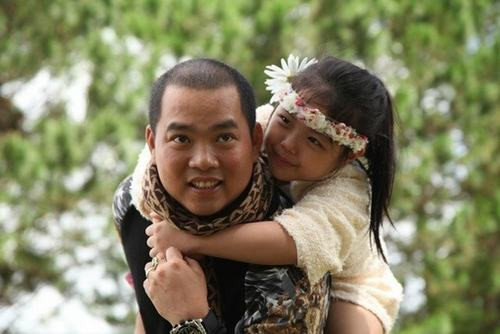 Tan chảy trước khoảnh khắc ngọt ngào của bố con sao Việt ảnh 10 Tan chảy trước khoảnh khắc ngọt ngào của bố con sao Việt ảnh 10