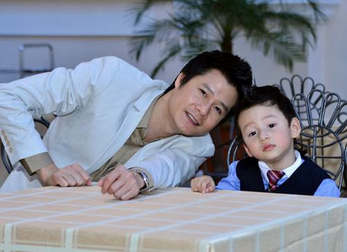 Tan chảy trước khoảnh khắc ngọt ngào của bố con sao Việt ảnh 2 Tan chảy trước khoảnh khắc ngọt ngào của bố con sao Việt ảnh 2