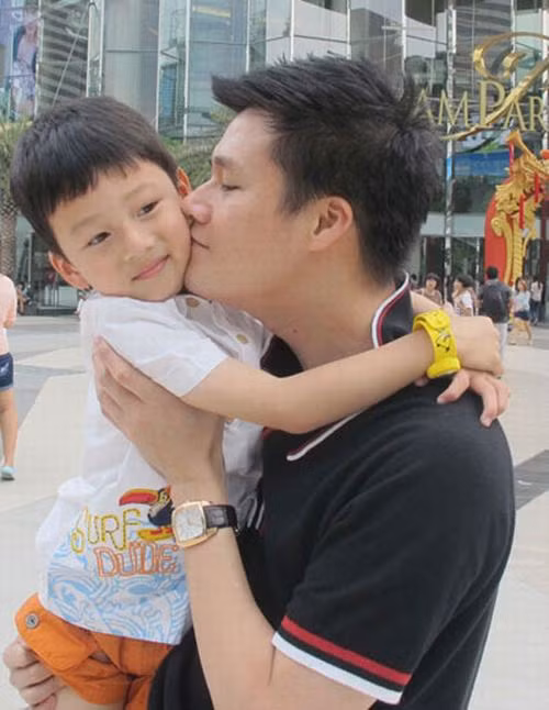 Tan chảy trước khoảnh khắc ngọt ngào của bố con sao Việt