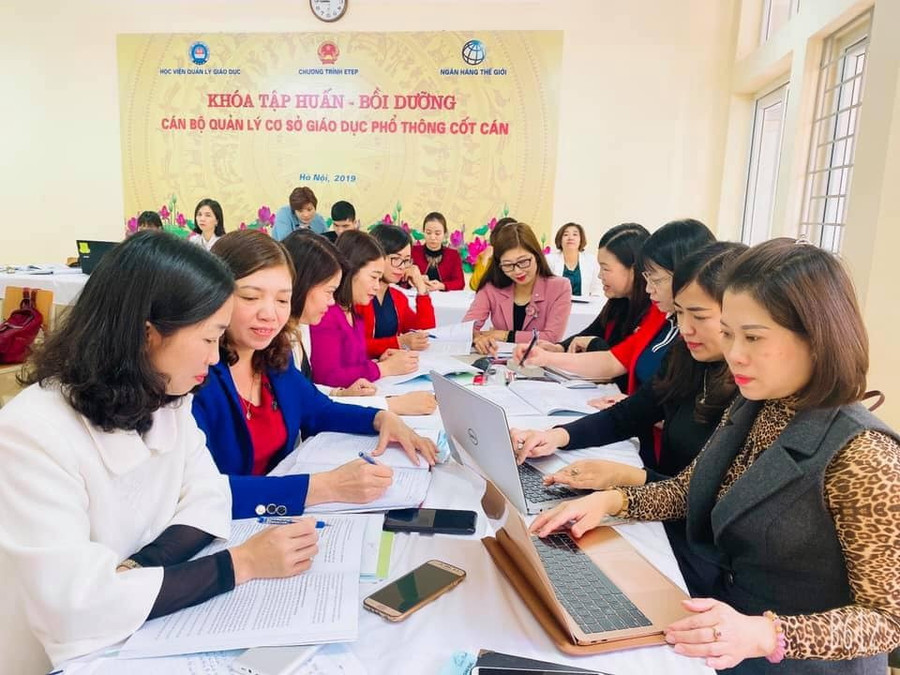 Không khí học tập nghiêm túc của một lớp tập huấn Không khí học tập nghiêm túc của một lớp tập huấn