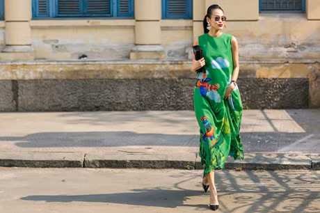 Fashionista Sai Gon du xuan voi vay ao hoa tiet ga trong - Anh 9
