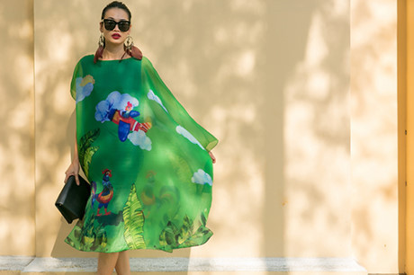 Fashionista Sài Gòn du xuân với váy áo họa tiết gà trống - Ảnh 2 Fashionista Sai Gon du xuan voi vay ao hoa tiet ga trong - Anh 2